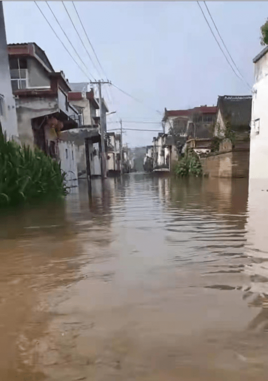 万众一心 风雨同舟 丽福健将温暖接力传递！